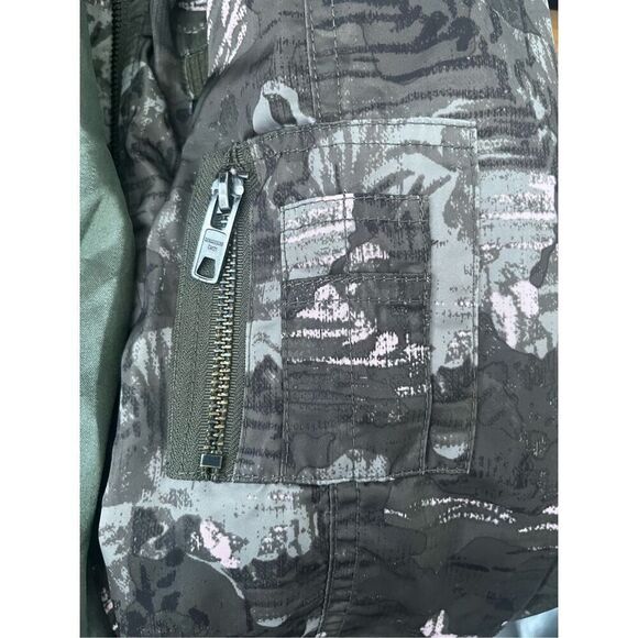 Members Only Green Satin Bomber Jacket Girl’s Size 8 - Picture 6 of 6